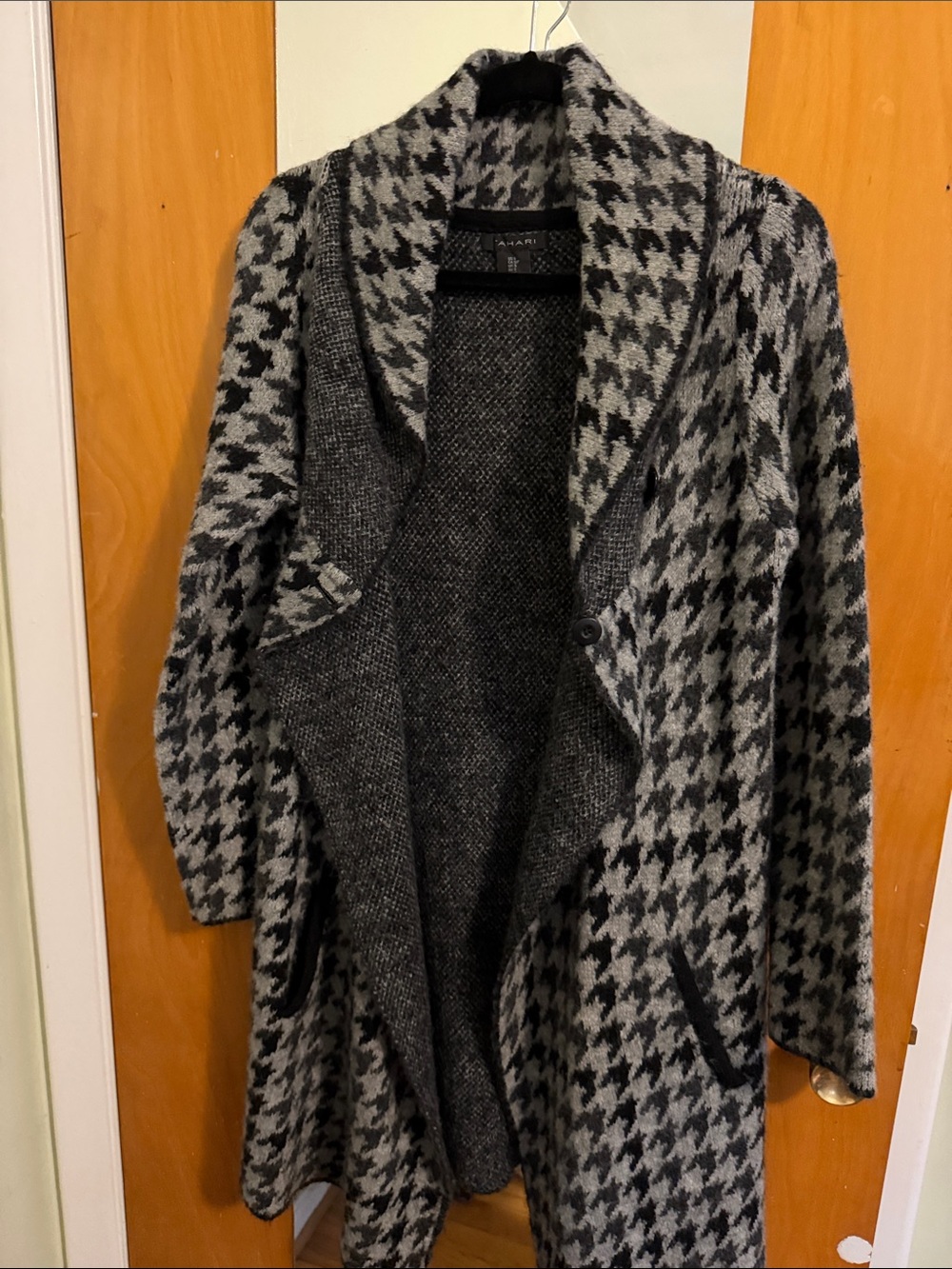 Tahari Black and Gray Houndstooth Open Front Coatigan